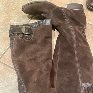 Brown winter boots